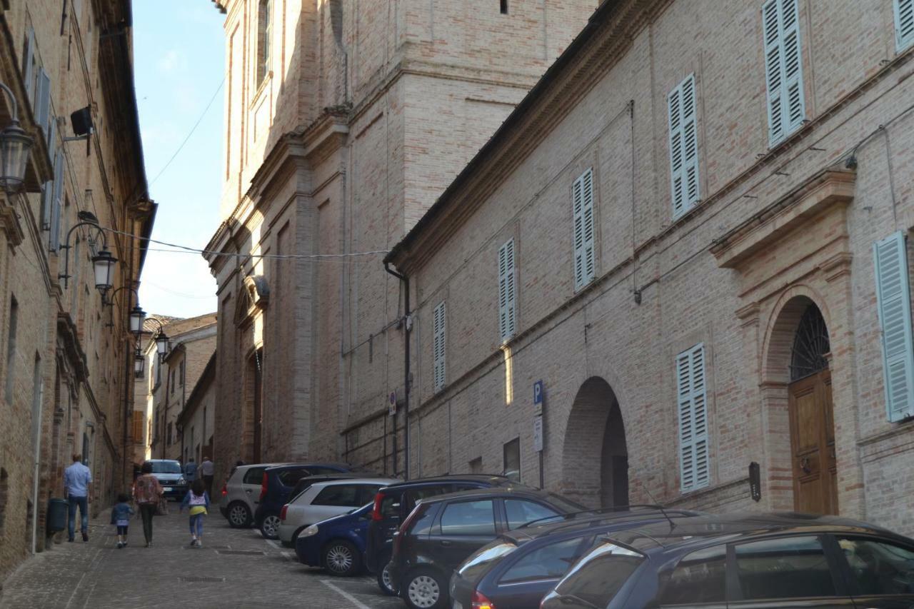 Отель Palazzo Roberti Монте-Сан-Джусто Экстерьер фото