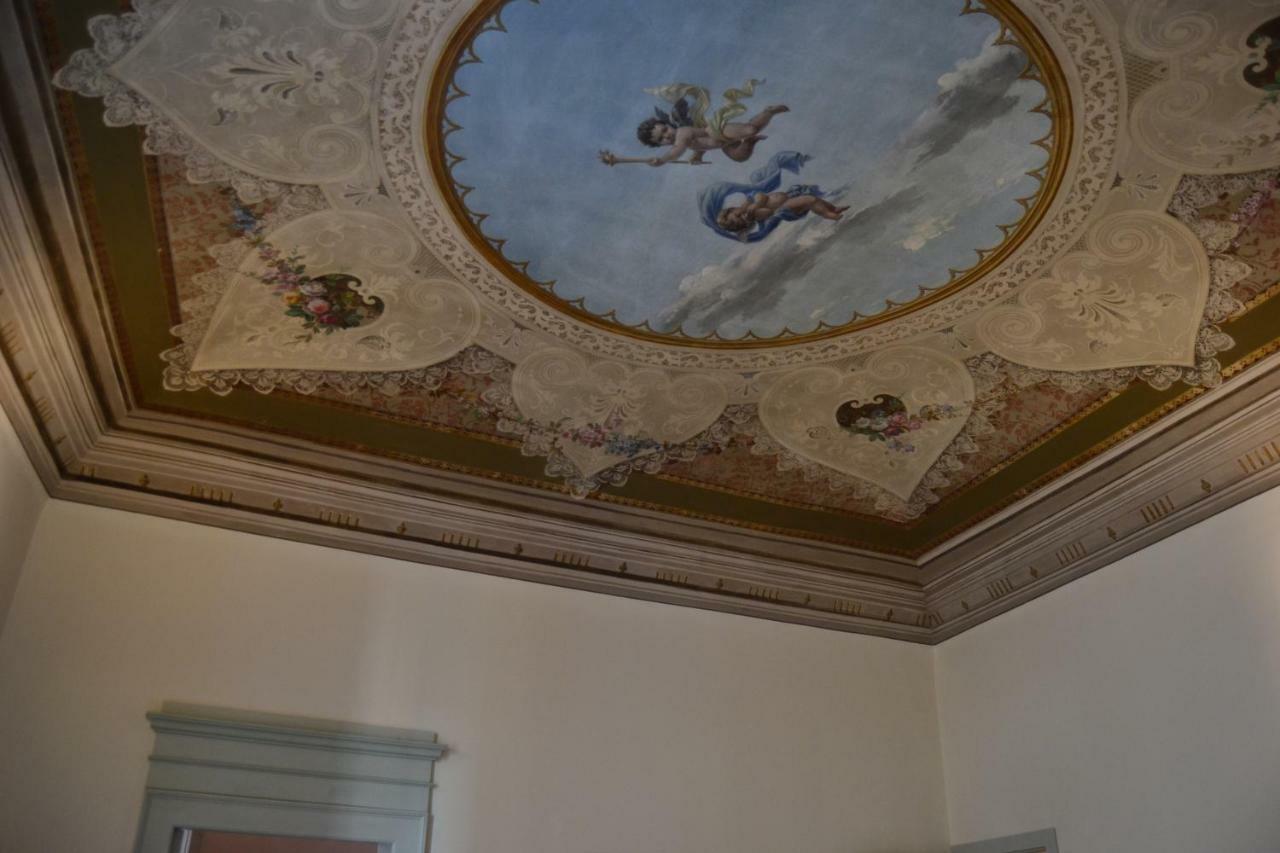Отель Palazzo Roberti Монте-Сан-Джусто Экстерьер фото