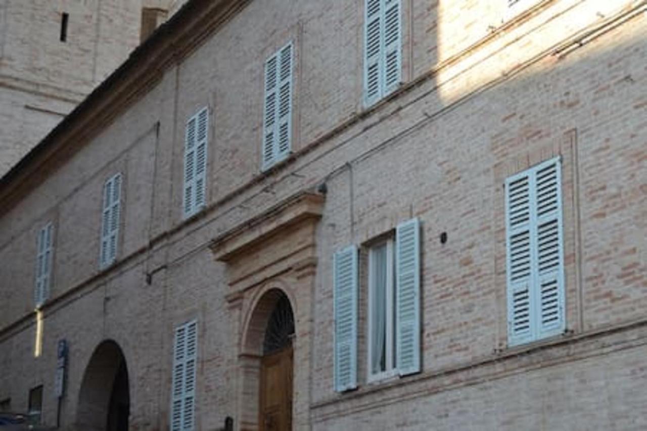 Отель Palazzo Roberti Монте-Сан-Джусто Экстерьер фото